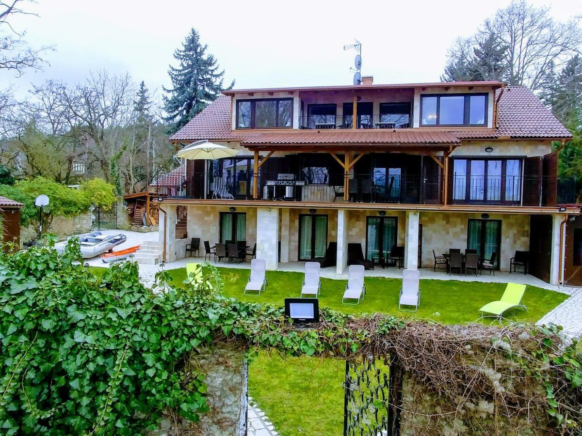 Vizparti Apartmanhaz Леаньфалу Экстерьер фото