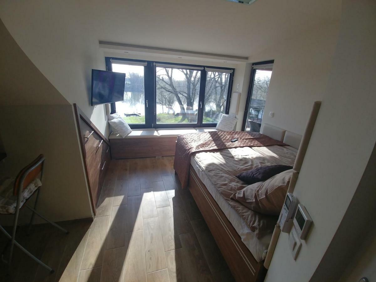Vizparti Apartmanhaz Леаньфалу Экстерьер фото