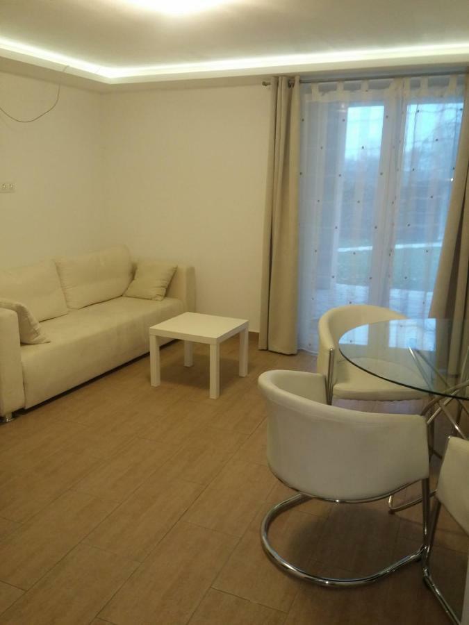 Vizparti Apartmanhaz Леаньфалу Экстерьер фото
