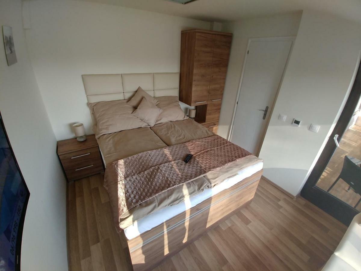 Vizparti Apartmanhaz Леаньфалу Экстерьер фото